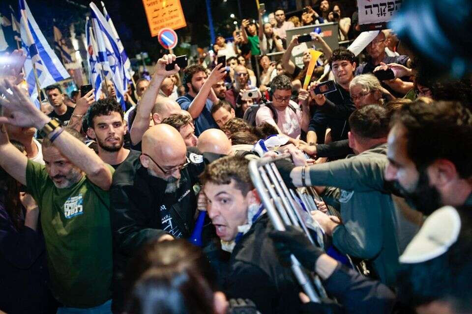 עימותים בהפגנה בירושלים בין משפחות החטופים למשטרה (ארכיון) , אורן בן חקון