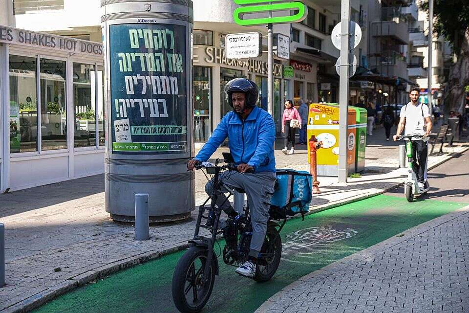 שליח וולט , יהושע יוסף