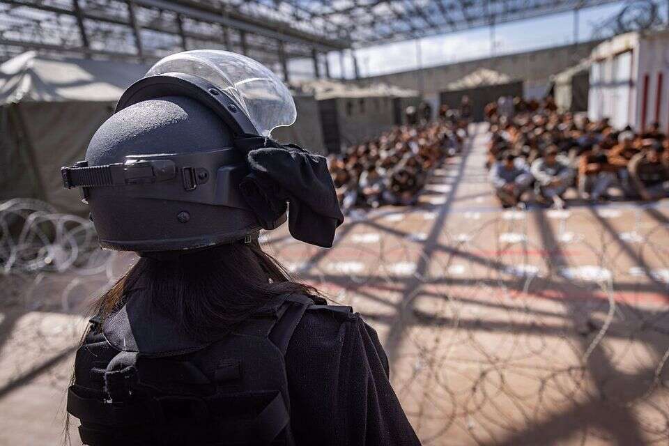 שירות בתי הסוהר במהלך פעילות בכלא בדרום הארץ שמוחזקים מחבלי חמאס שנתפסו בטבח ה7 באוקטובר , חיים גולדברג/פלאש90
