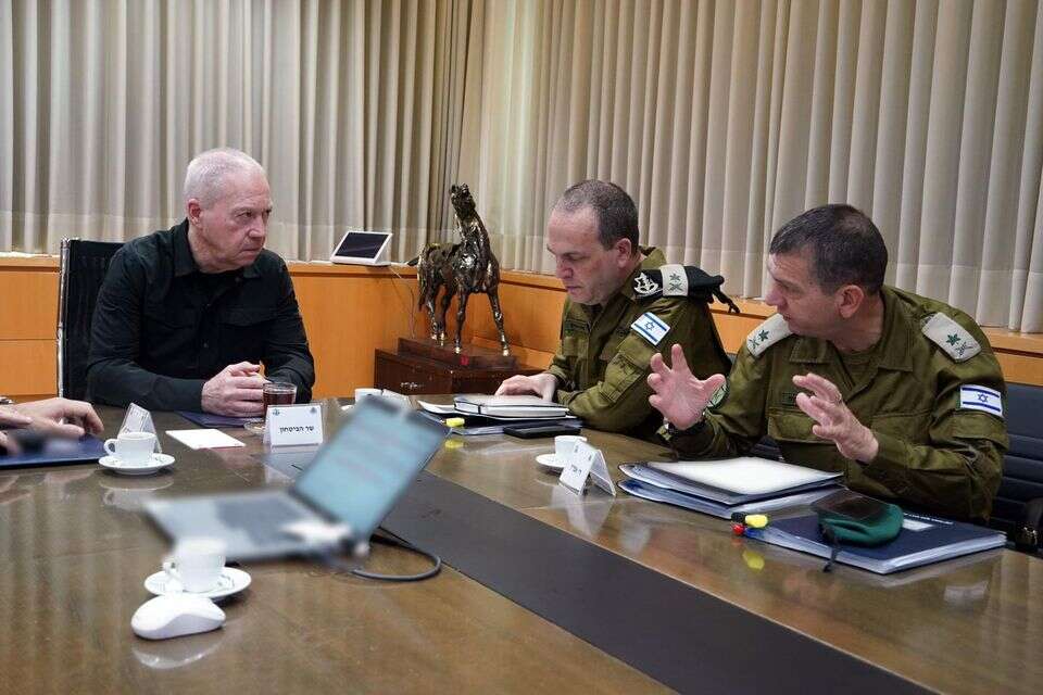 גלנט קיים הערכת מצב לתגובה איראנית , אריאל חרמוני, משרד הביטחון