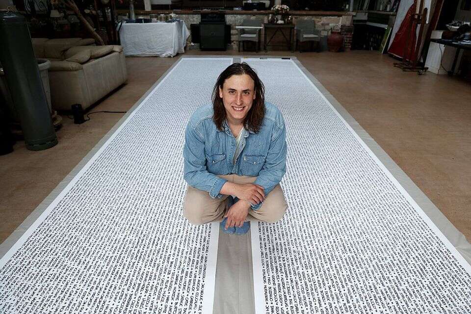 האמן הצרפתי בפטיסט צ'באסיה והיצירה האולימפית. במרוץ נגד הזמן , רויטרס