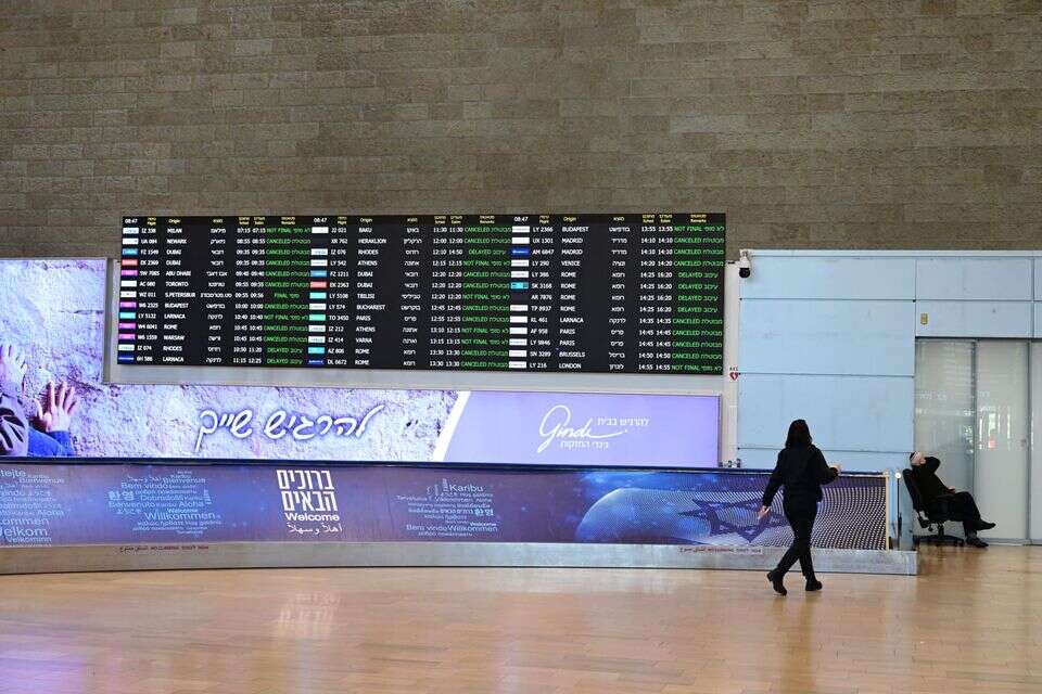 לוח הטיסות בנתב"ג לאחר המתקפה האיראנית (ארכיון) , יוסי זליגר