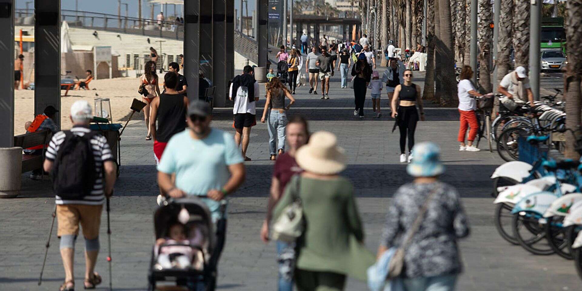 טיילת ת"א ביממה אחרי המתקפה האיראנית , GettyImages
