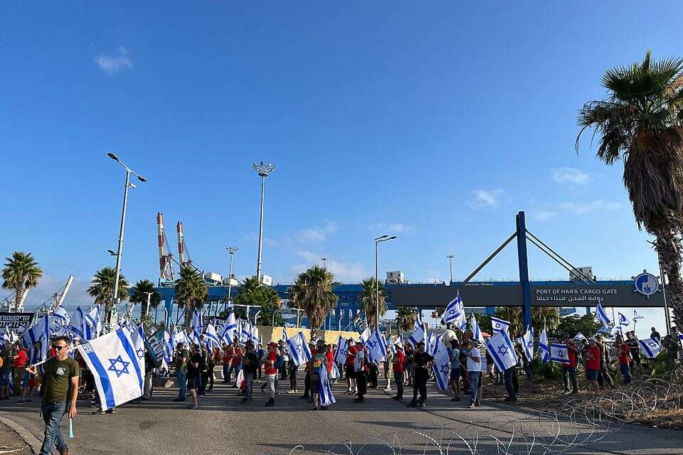צעדה של אחים לנשק ומחאת העם בחיפה (ארכיון) , הרצי שפירא