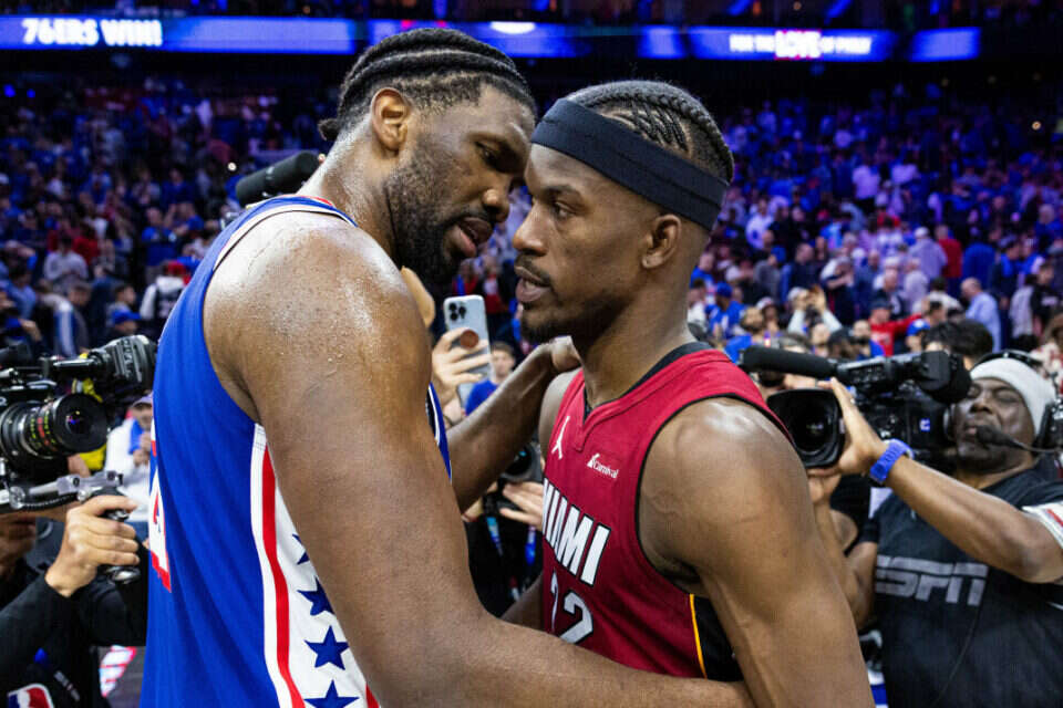 אמביד לצד באטלר , USA TODAY Sports