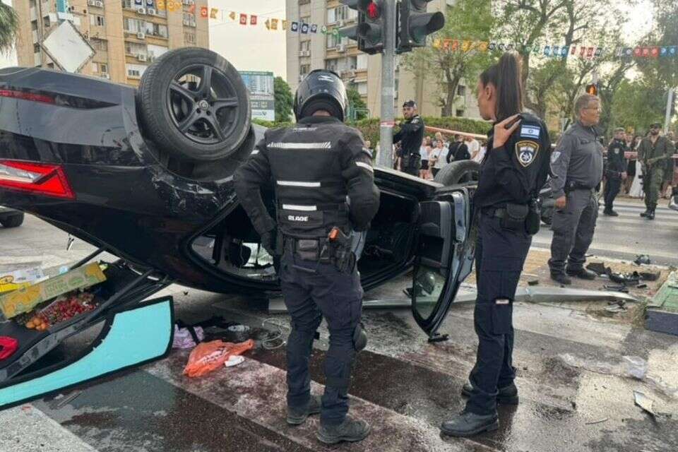 רכבו של השר בן גביר התהפך לאחר שביקר במקום הפיגוע ברמלה , ללא קרדיט
