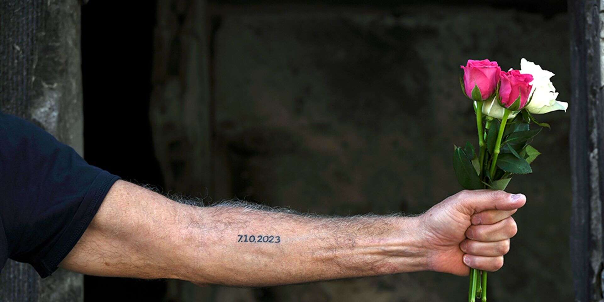 קעקוע של 7 באוקטובר על ידו של חיים ילין מקיבוץ בארי , ארז כגנוביץ