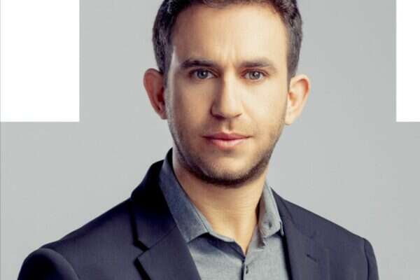 מותקף. עקיבא נוביק , יחצ כאן