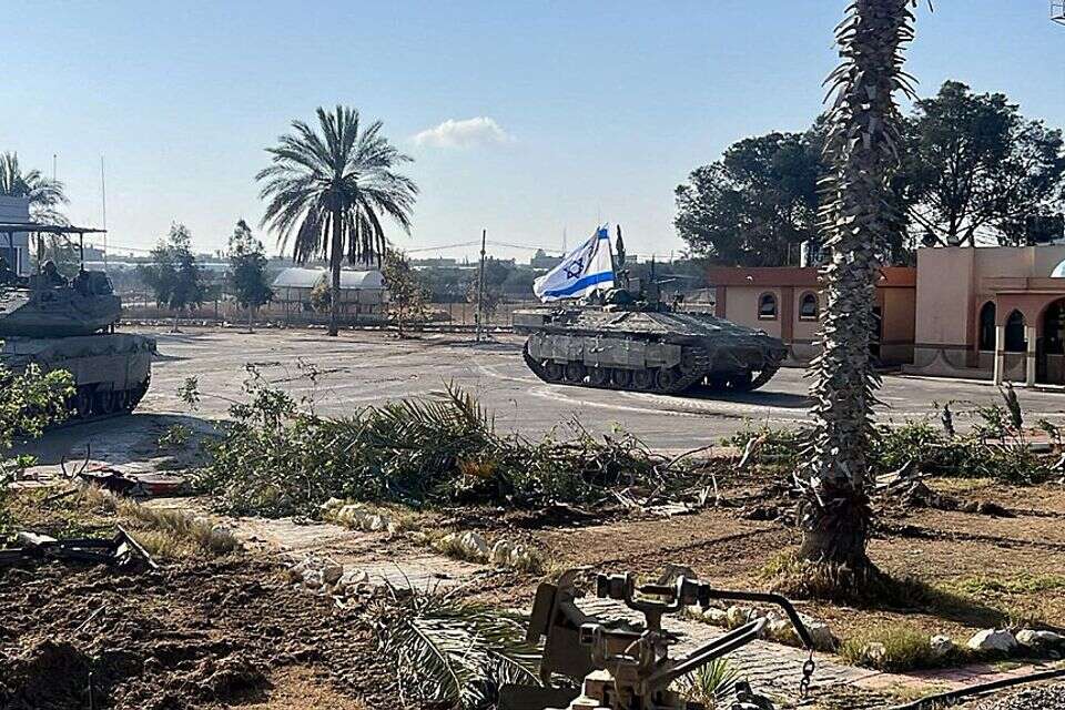 טנק ישראלי עם דגל ישראל ברפיח , רויטרס