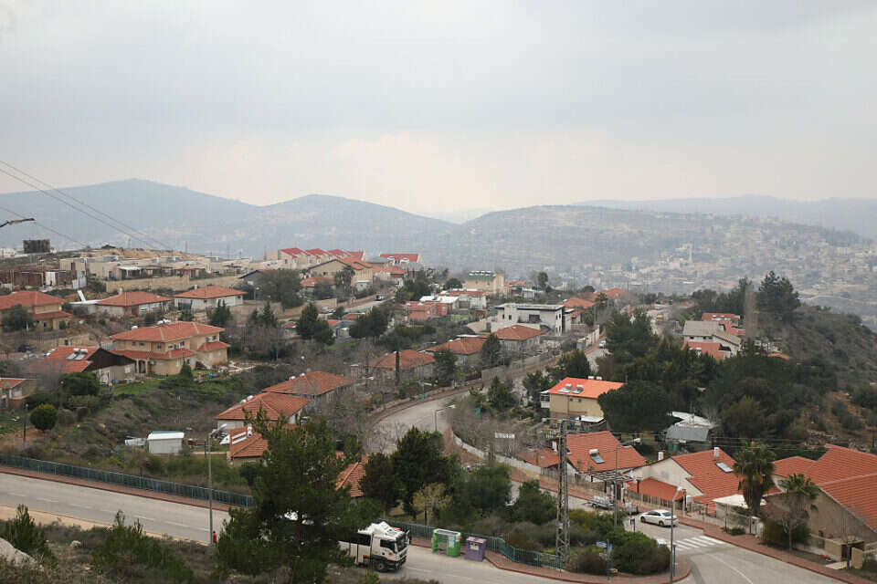 ישוב עלי , צחי מרים