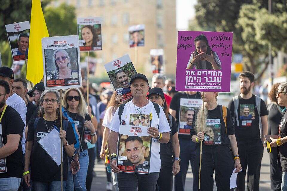 טקס אזכרה של משפחות חטופים, עבור יקיריהם שמותם נקבע בעודם בשבי חמאס בעזה , חיים גולדברג/פלאש90