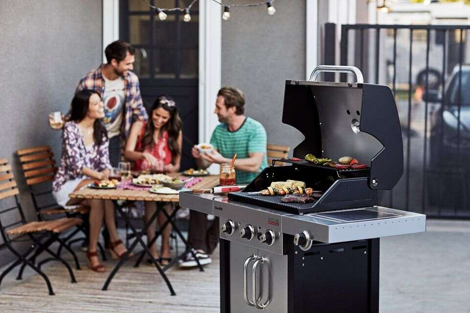 גריל PROFESSIONAL של צ'אר ברויל  , CHARBROIL