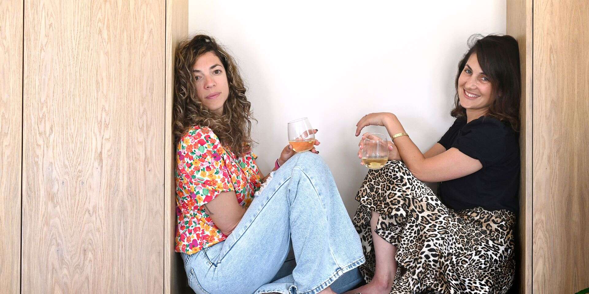 מיכל ריין וליאור שני. מחזיקות את הבית  , אפרת אשל