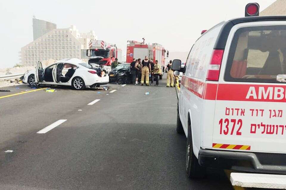 חמישה בני אדם נפגעו. זירת התאונה ליד ים המלח , תיעוד מבצעי מד"א