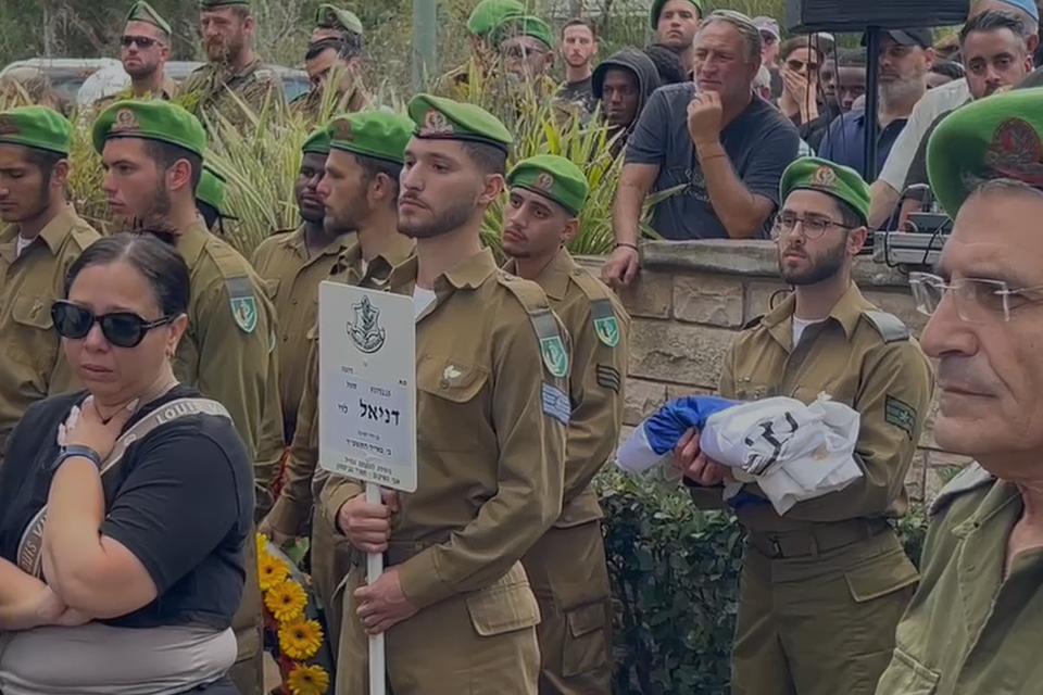סמל דניאל לוי ז"ל הובא למנוחות , מישל מכול