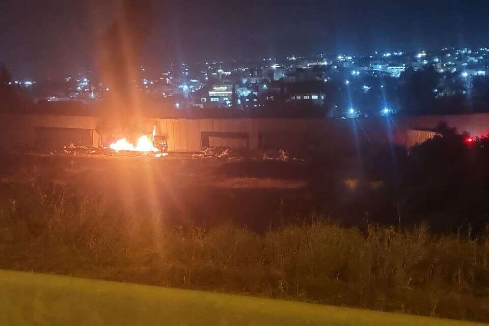 משאיות הסיוע לעזה שנחסמו בבוקר עולות באש , השימוש נעשה לפי סעיף 27 א' לחוק זכויות יוצרים