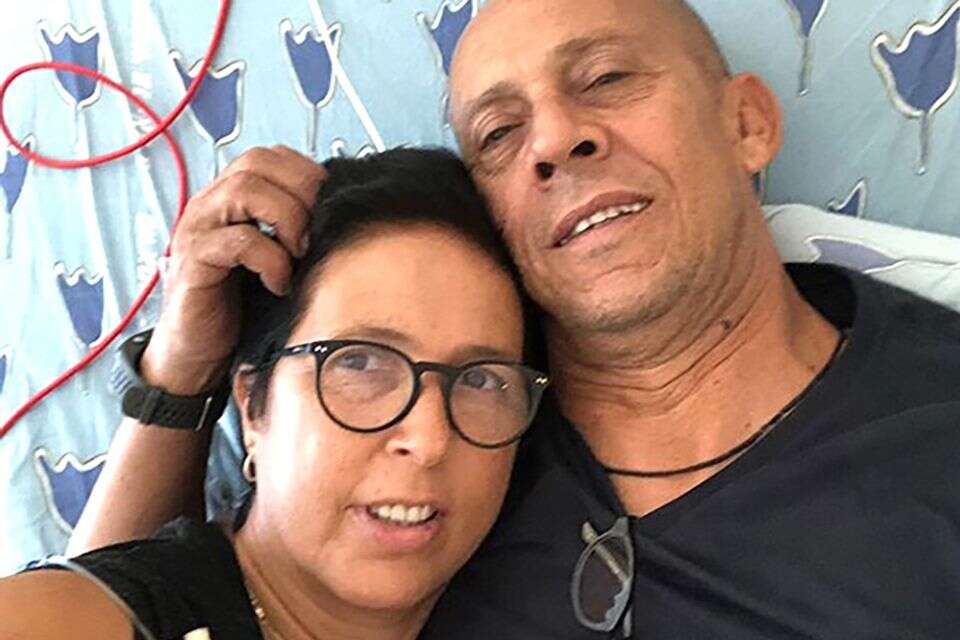 עם אשתו מירית ז"ל. "תמיד הייתי
הסייד־קיק שלה"
, מהאלבום המשפחתי