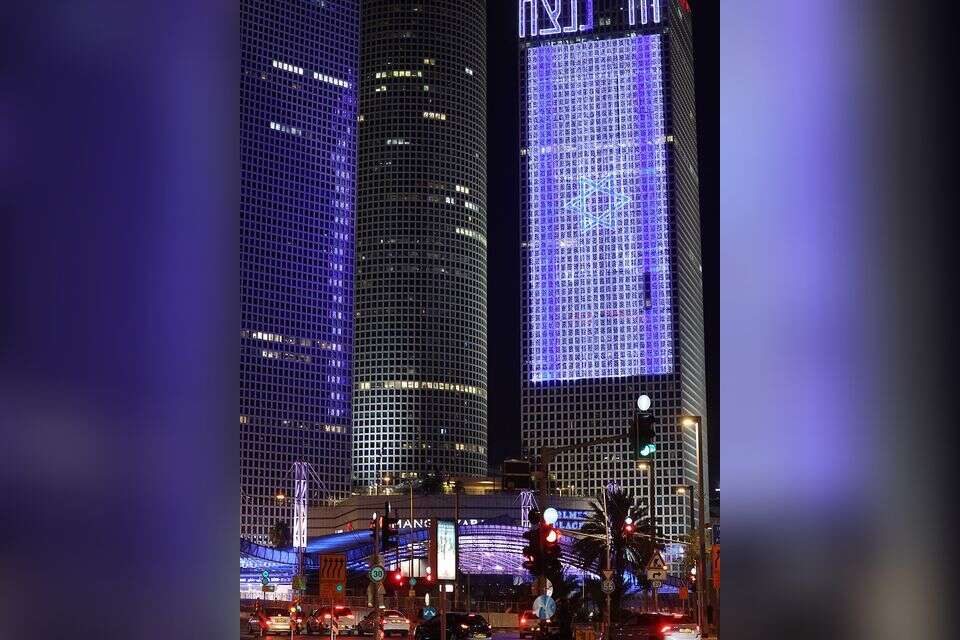 מגדלי עזריאלי מוארים , קוקו