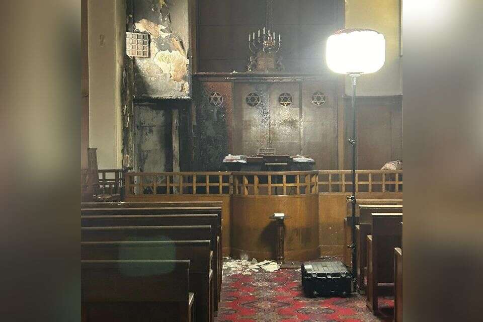 הנזק שנגרם לבית הכנסת בעקבות השריפה , באדיבות בית הכנסת