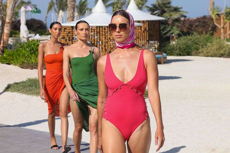 בפעם הראשונה בהיסטוריה שלה: סעודיה אירחה תצוגת אופנה בה צעדו נשים בבגדי ים , איי.אף.פי