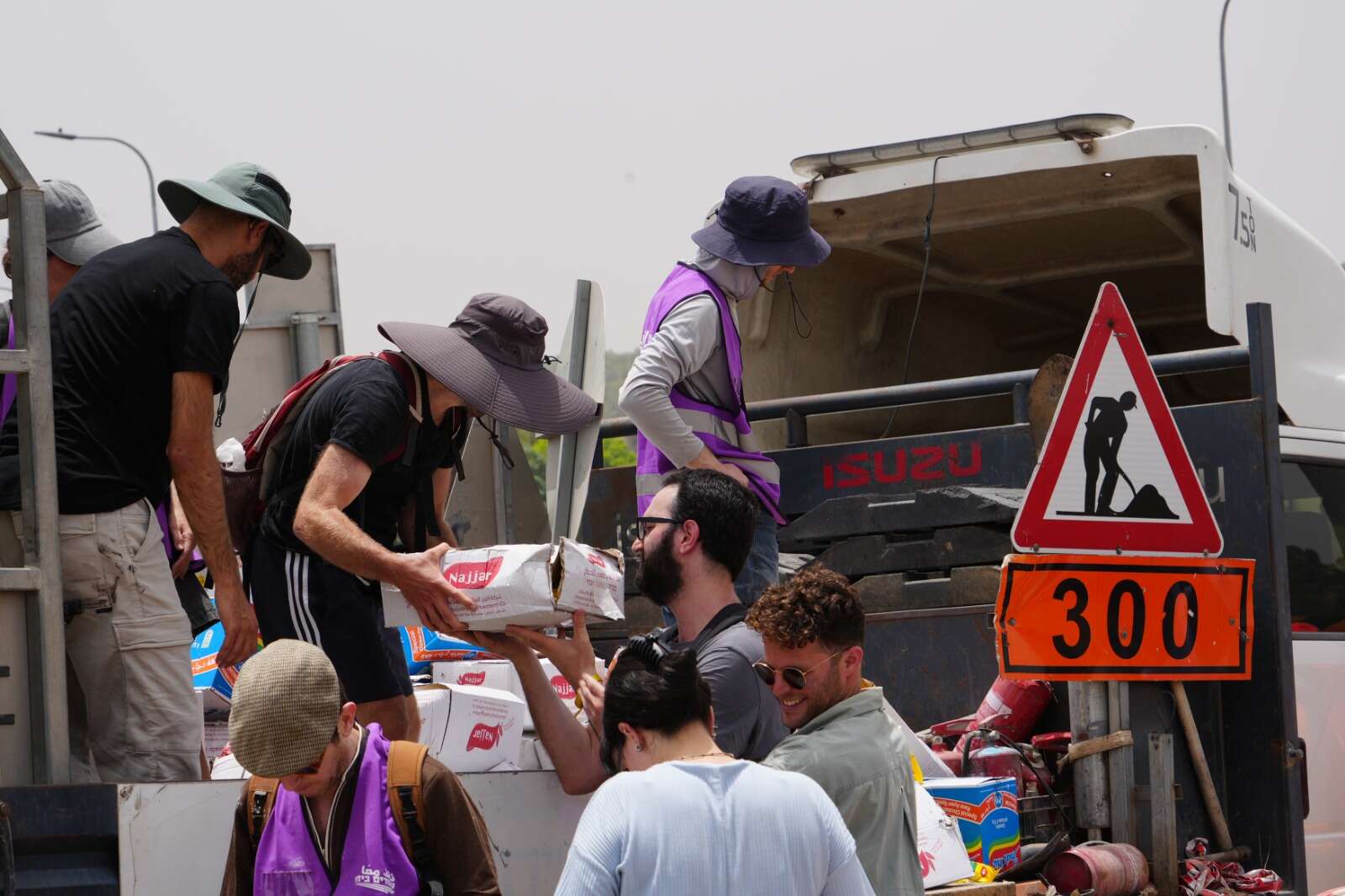 מחאות במחסום תרקומיא: מתיישבים חוסמים את העברת הסיוע לרצועת עזה