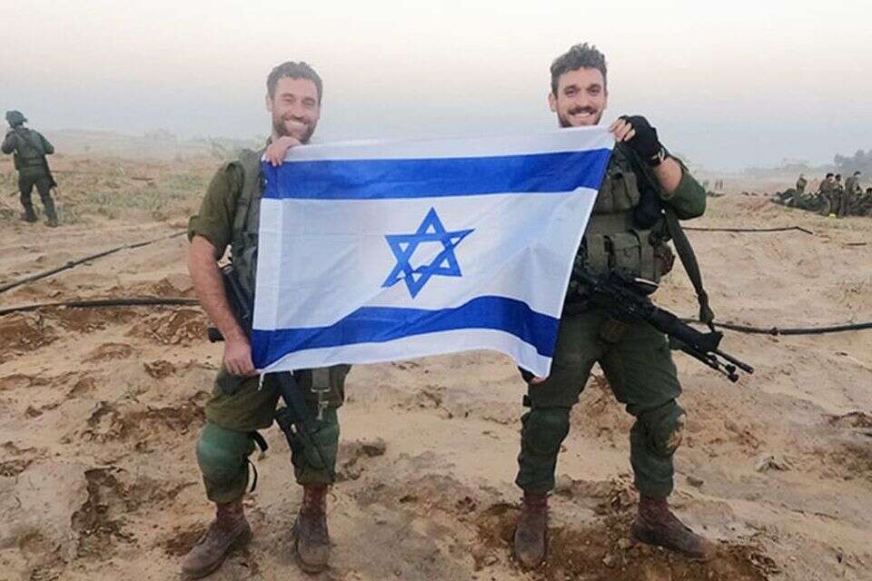 איל ברקוביץ' (משמאל) וגל איזנקוט ז"ל ברצועת עזה , באדיבות משפחת ברקוביץ'