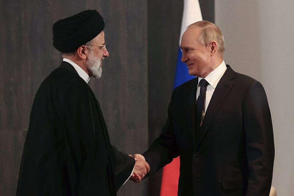 ולדימיר פוטין ואברהים ראיסי בפגישתם ב-2022. הידקו קשרים , אי.אף.פי
