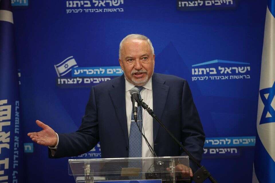יו"ר ישראל ביתנו אביגדור ליברמן , אורן בן חקון