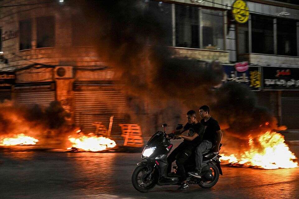 צעירים פלשתינים מתפרעים בג'נין , אי.אף.פי