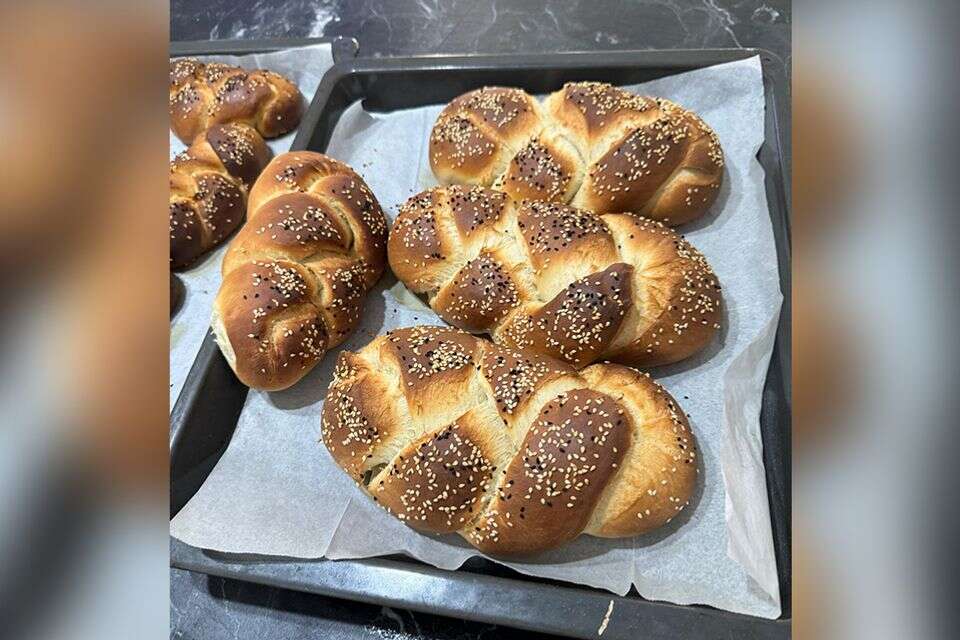חלות שנקרעו באפייה , טל ניסים