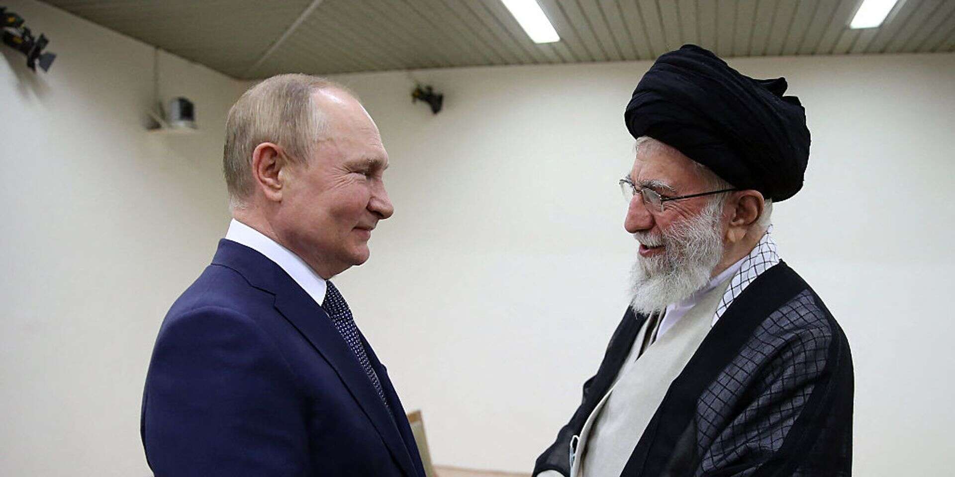 נשיא רוסיה ולדימיר פוטין והמנהיג העליון באיראן, אייתולה חמינאיי , SalamPix/ABACPRESS.COM