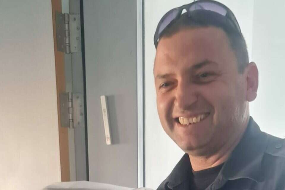 תומר רפאל. הכבאי שנלכד בכבאית. מותו נקבע בזירה , ללא