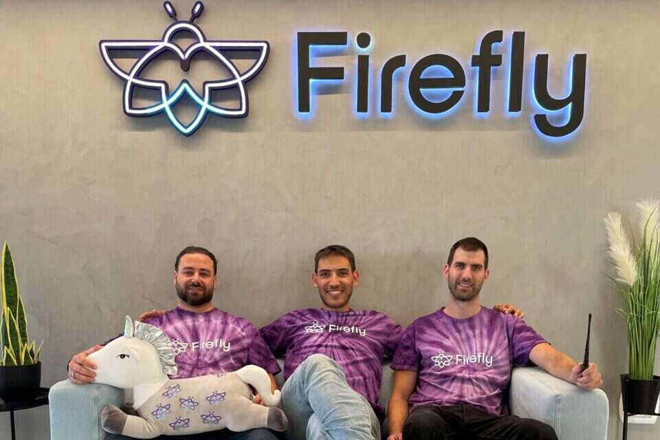 שלושת המייסדים של Firefly. מימין לשמאל: ספי גניס ז"ל, עידו נאמן וערן ביבי , יח"צ