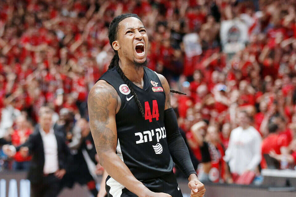ספידי סמית'. זכה בשני גביעים עם הפועל ירושלים , אלן שיבר