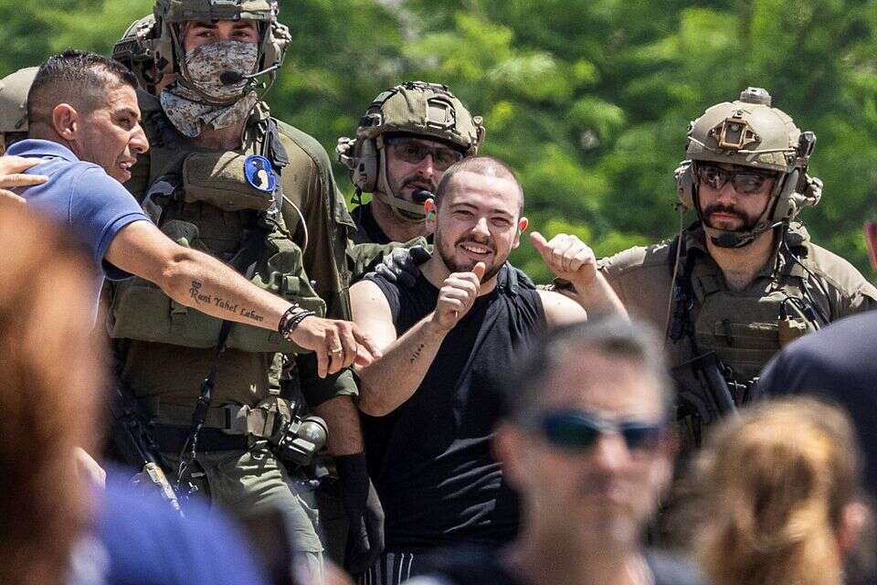 אלמוג מאיר ג'אן חוזר הביתה , רויטרס