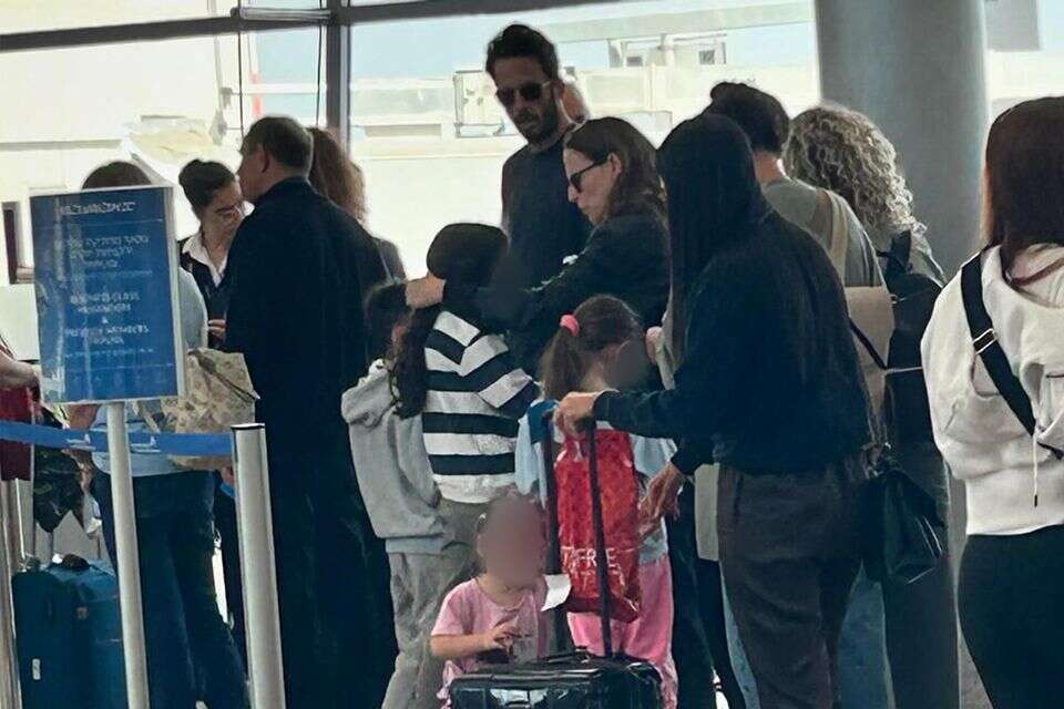 יונית לוי, עידו רוזנבלום והילדים , ללא קרדיט