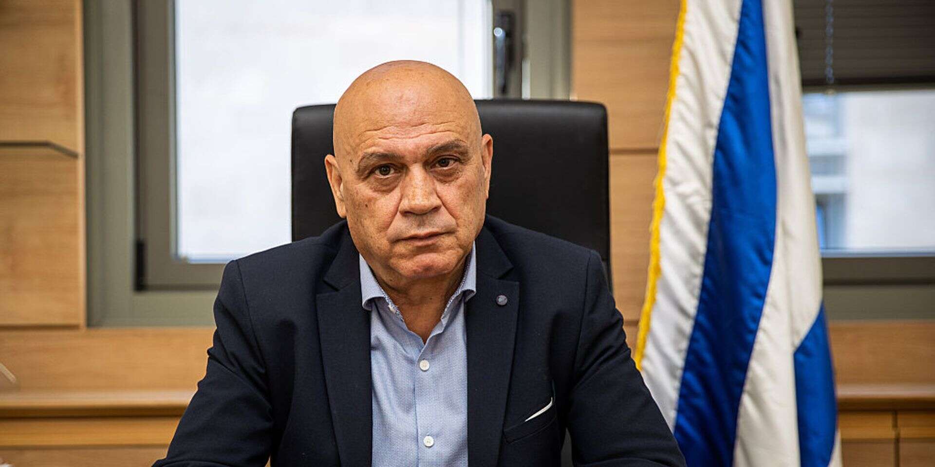עיסאווי פריג' , אורן בן חקון