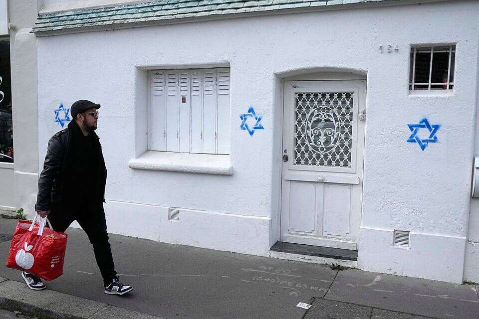אנטישמיות בפריז , אי.פי