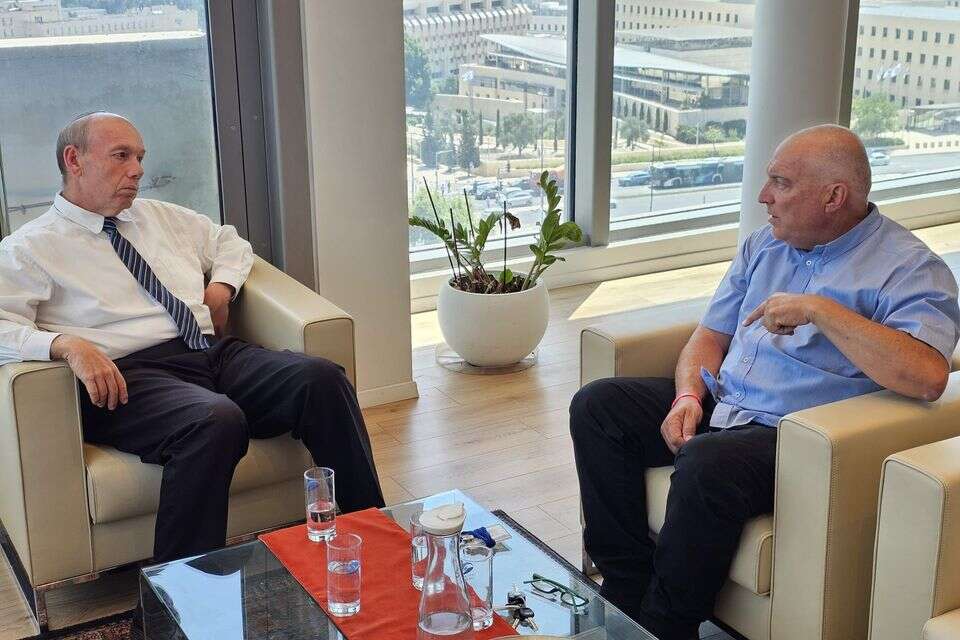 אייל אשל, אביה של התצפיתנית רוני אשל ז"ל בפגישה עם מבקר המדינה , ללא