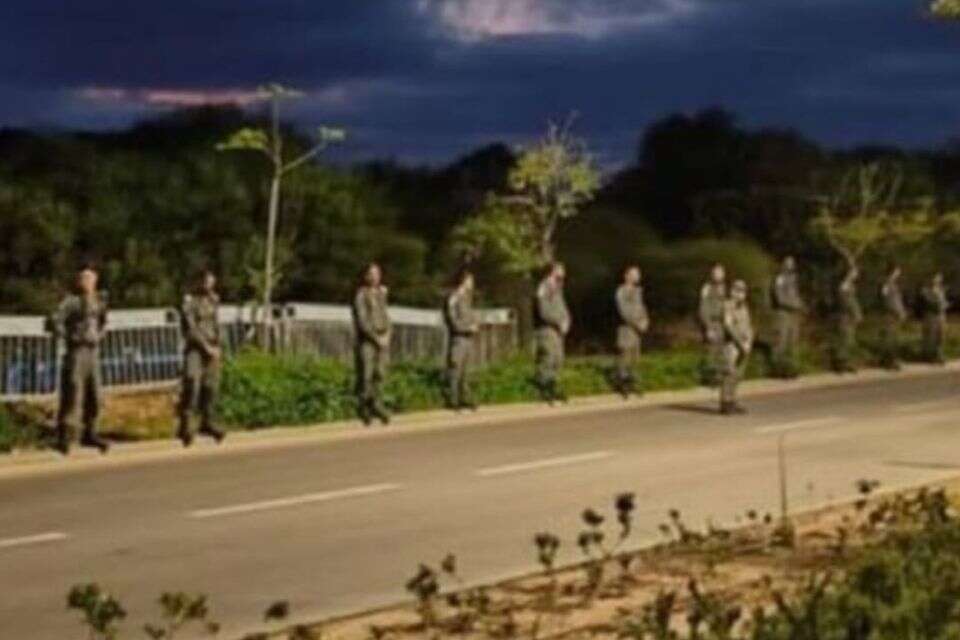 טירוני מג"ב מחוץ לבית ראש הממשלה בקיסריה , ללא קרדיט