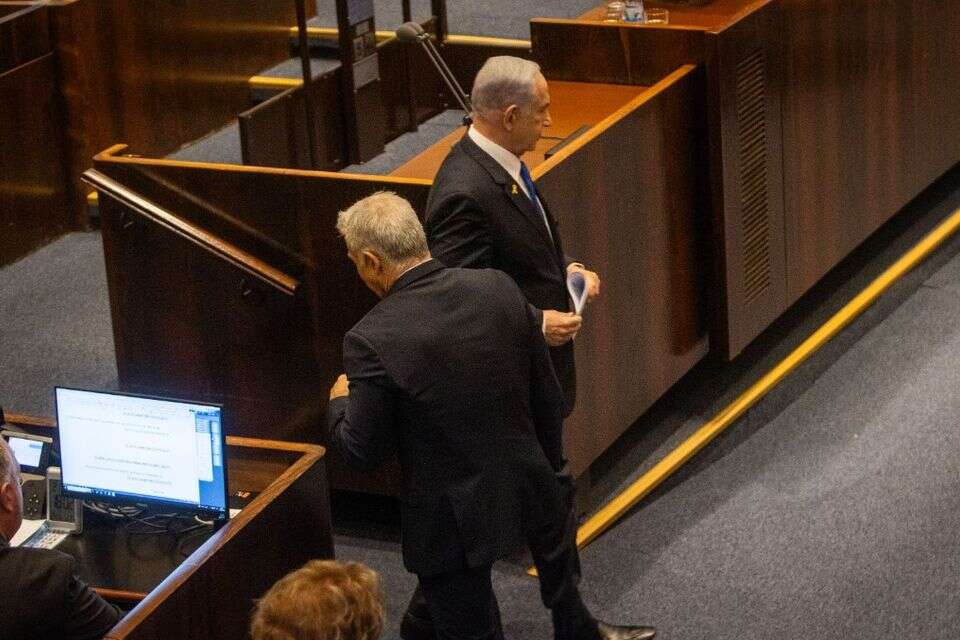 לפיד ונתניהו במליאת הכנסת , אורן בן חקון