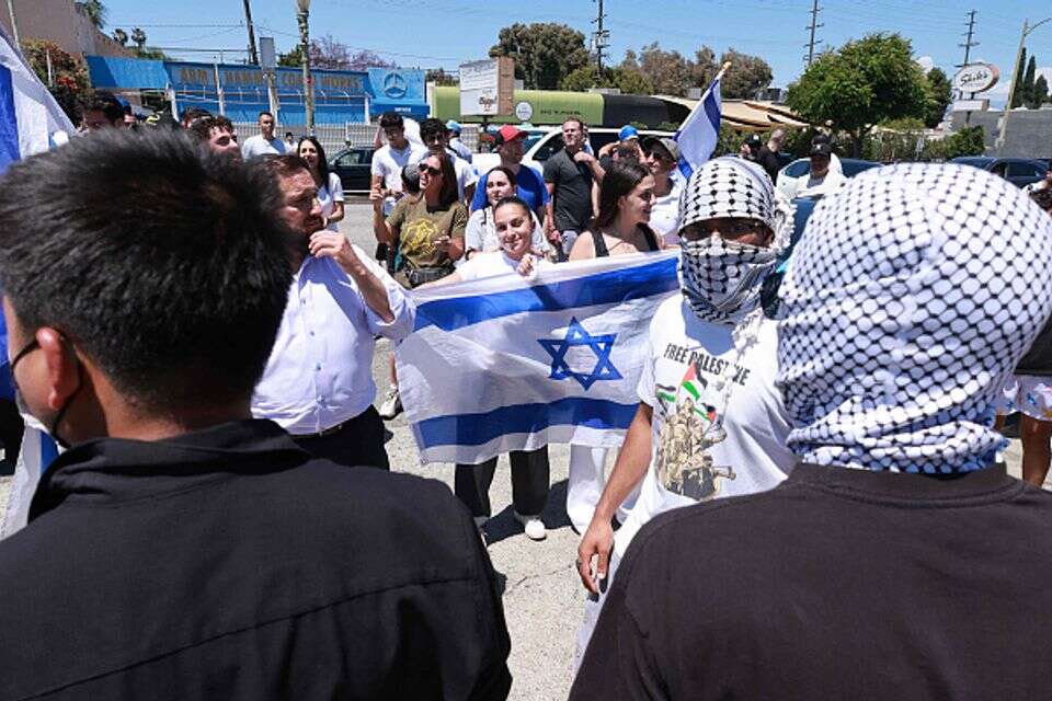 פרו פלשתינים ופרו ישראלים בלב מחאה בלוס אנג'לס , איי.אף.פי