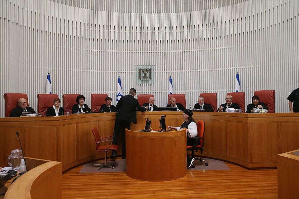 שופטי העליון , עמית שאבי