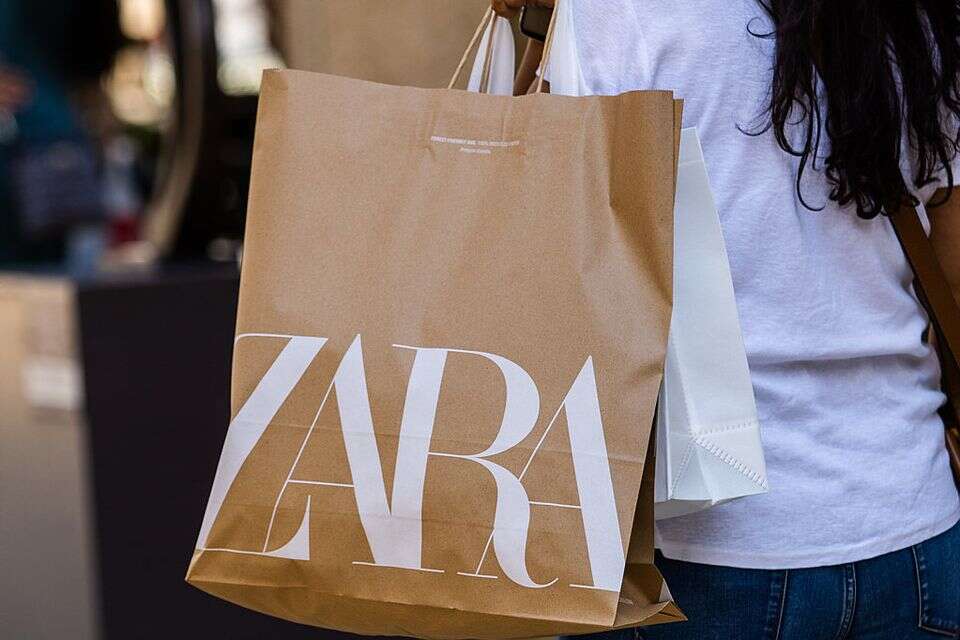 "חברה רצחנית": עשרות מפגינים פרו-פלשתינים פרצו לזארה בבלאק פריידי