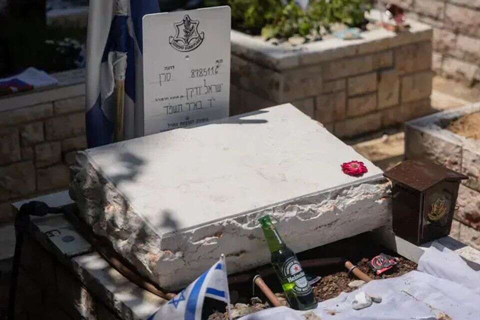 קברו של ישראל יודקין, המצבה ללא כיתוב , חיים גולדברג, פלאש 90