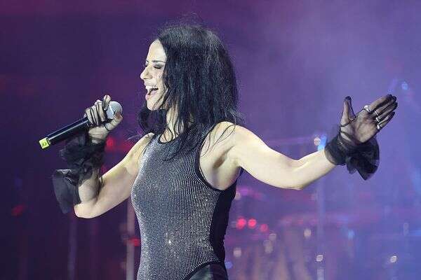 עשתה לנהגת את היום. נינט טייב  , קוקו