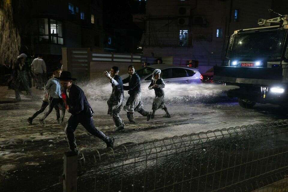 מכת"זית מופעלת על מפגינים חרדים נגד גיוס בני ישיבות, אתמול , אורן בן חקון 