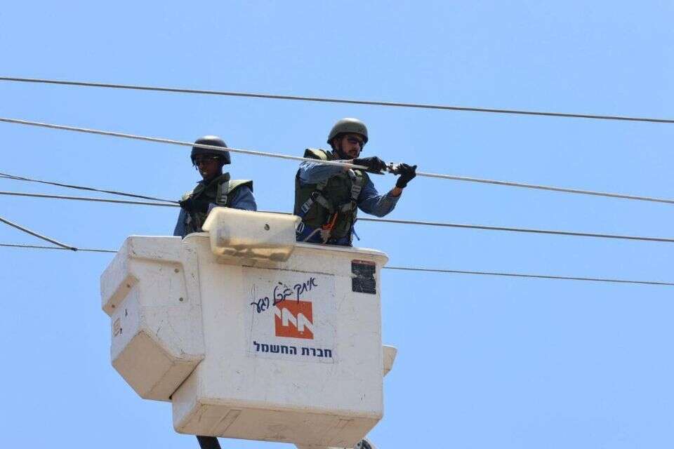עבודות לשיקום רשת החשמל ברמת הגולן (ארכיון) , יוסי וייס, חברת החשמל