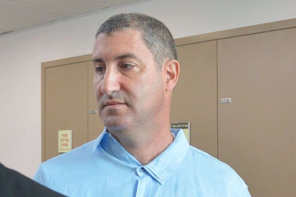 ד"ר בני שכטר שהואשם בתקיפה מינית של מטופלותיו , יוסי זליגר