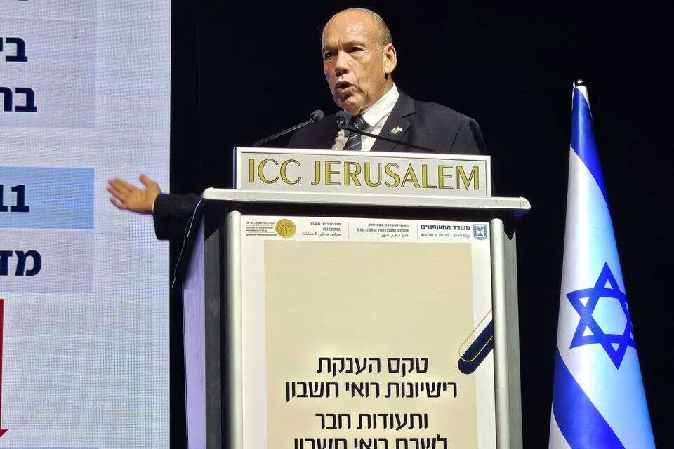מבקר המדינה מתניהו אנגלמן , ללא קרדיט